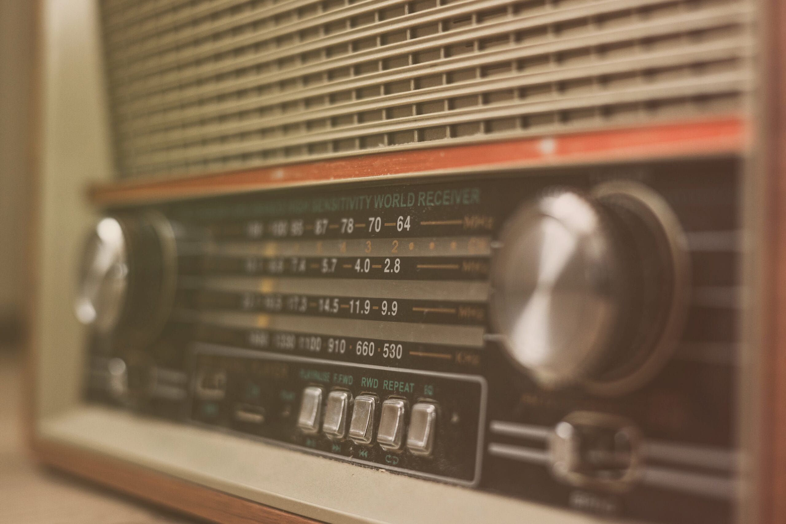 Dia Nacional do Rádio: A Trajetória do Meio de Comunicação Mais Tradicional do Brasil.